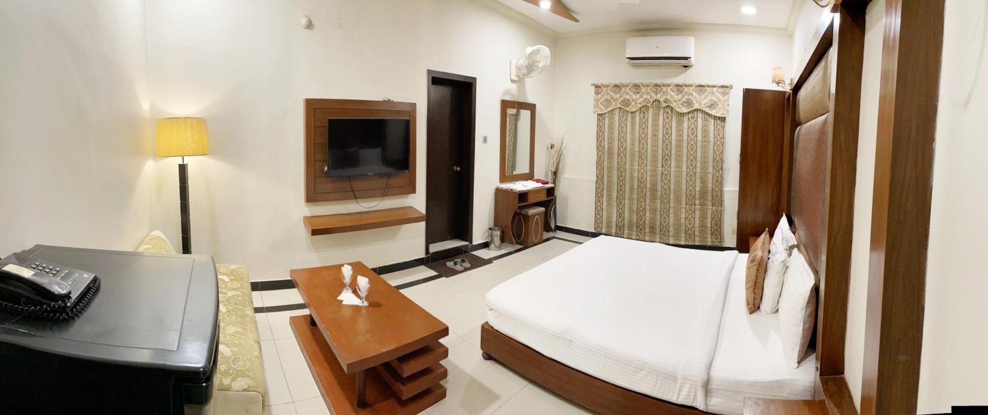 The Grand Hotel Multan Luaran gambar