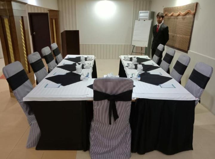 The Grand Hotel Multan Luaran gambar