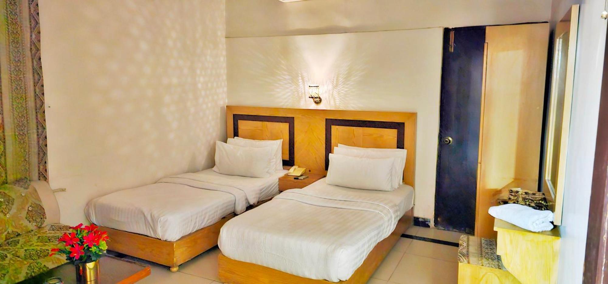 The Grand Hotel Multan Luaran gambar