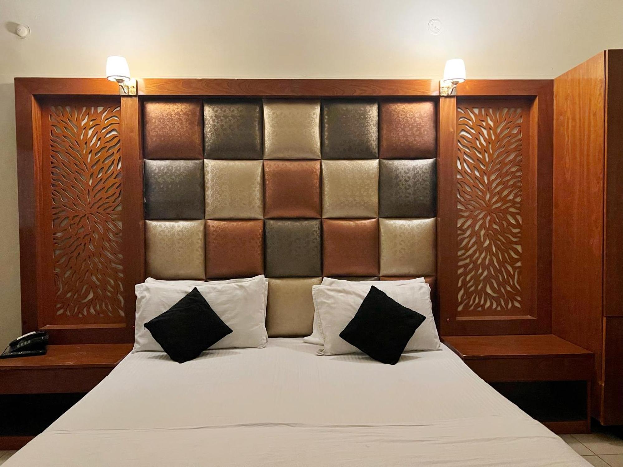 The Grand Hotel Multan Luaran gambar