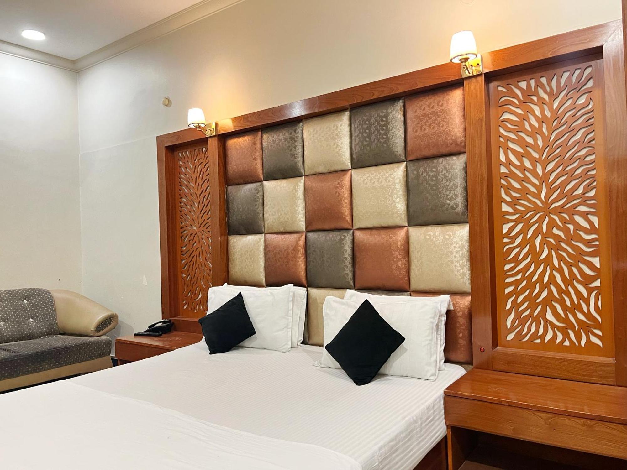 The Grand Hotel Multan Luaran gambar