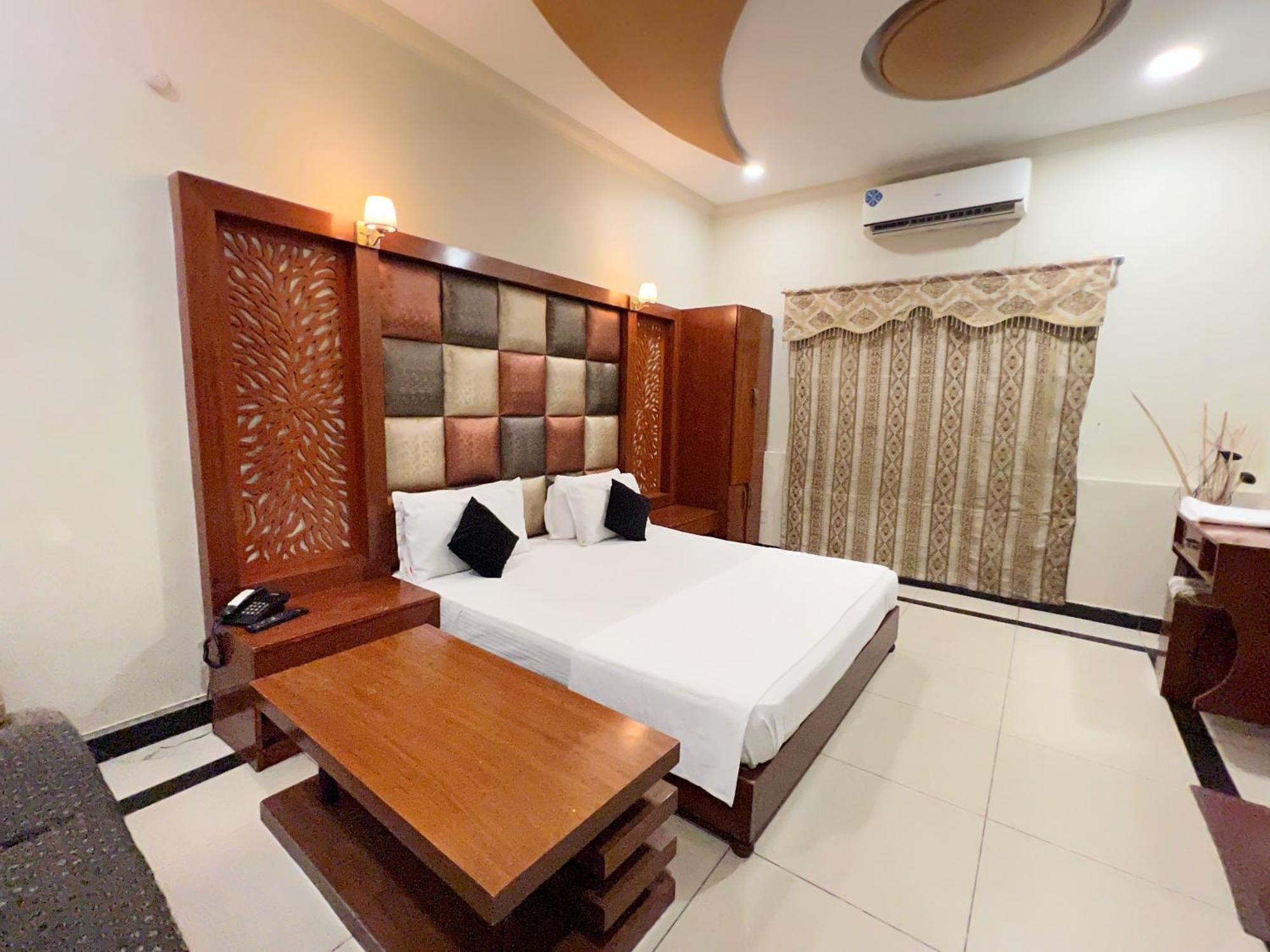 The Grand Hotel Multan Luaran gambar