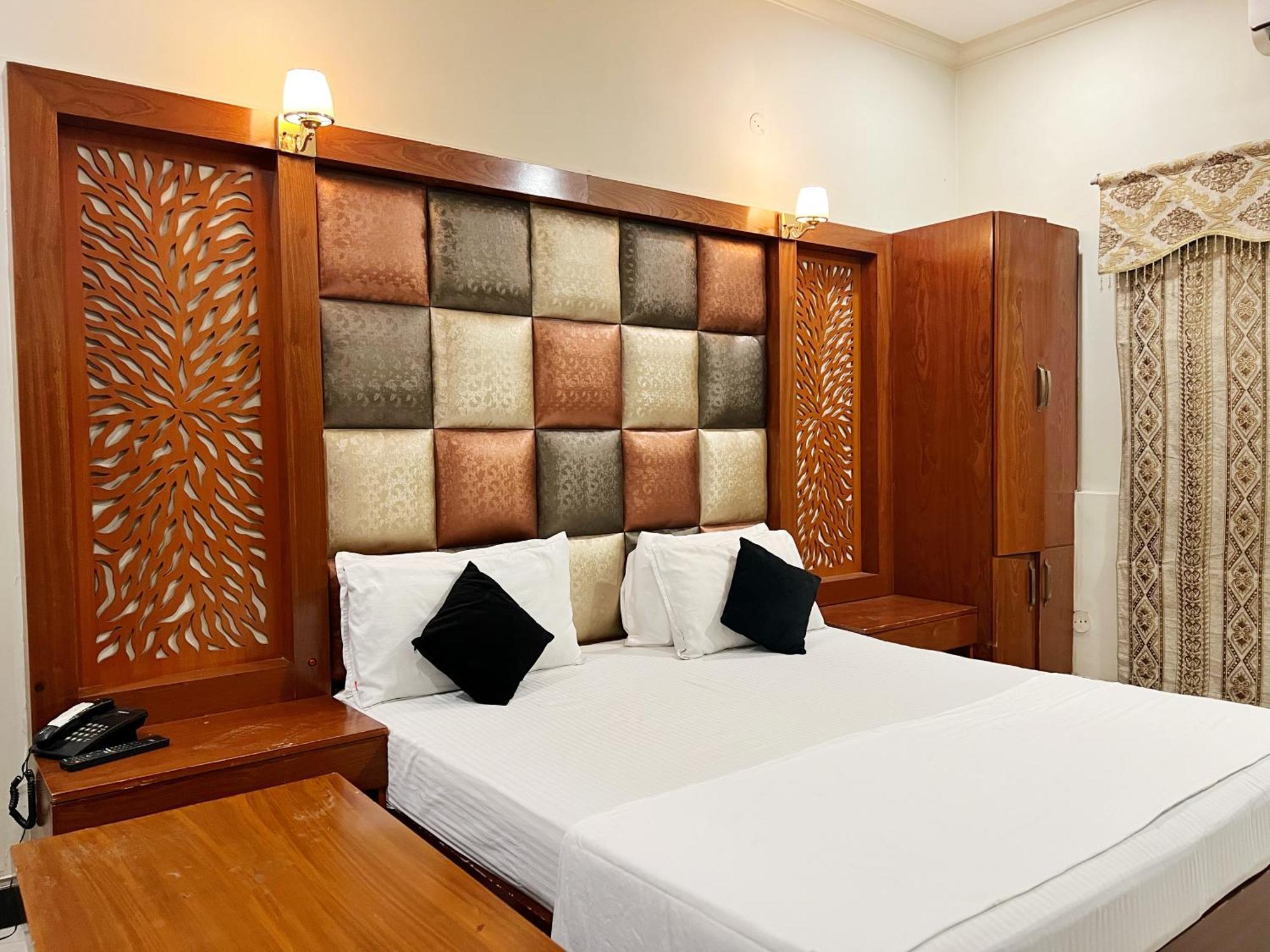 The Grand Hotel Multan Luaran gambar