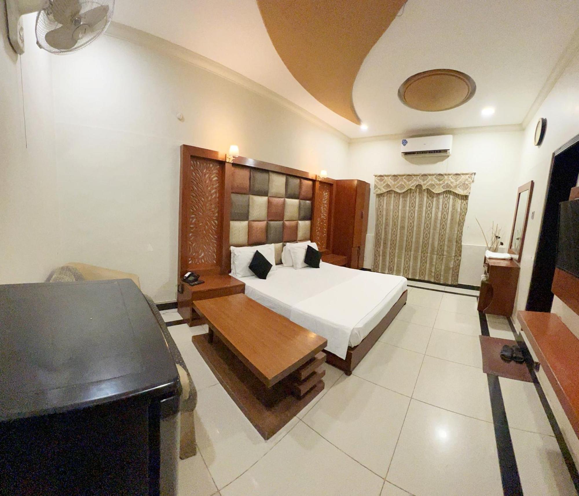 The Grand Hotel Multan Luaran gambar