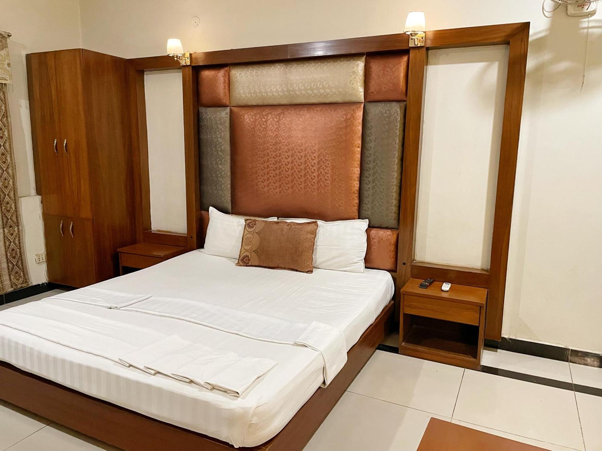 The Grand Hotel Multan Luaran gambar