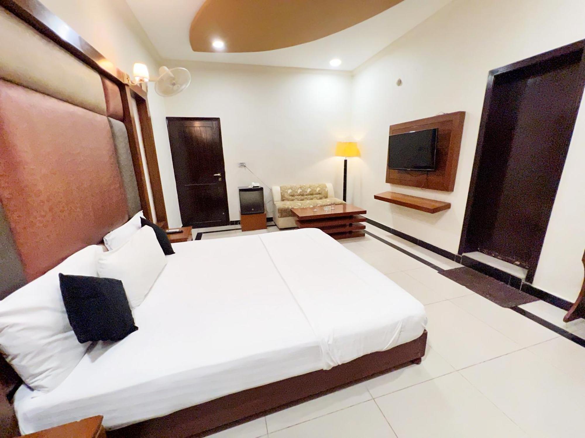 The Grand Hotel Multan Luaran gambar