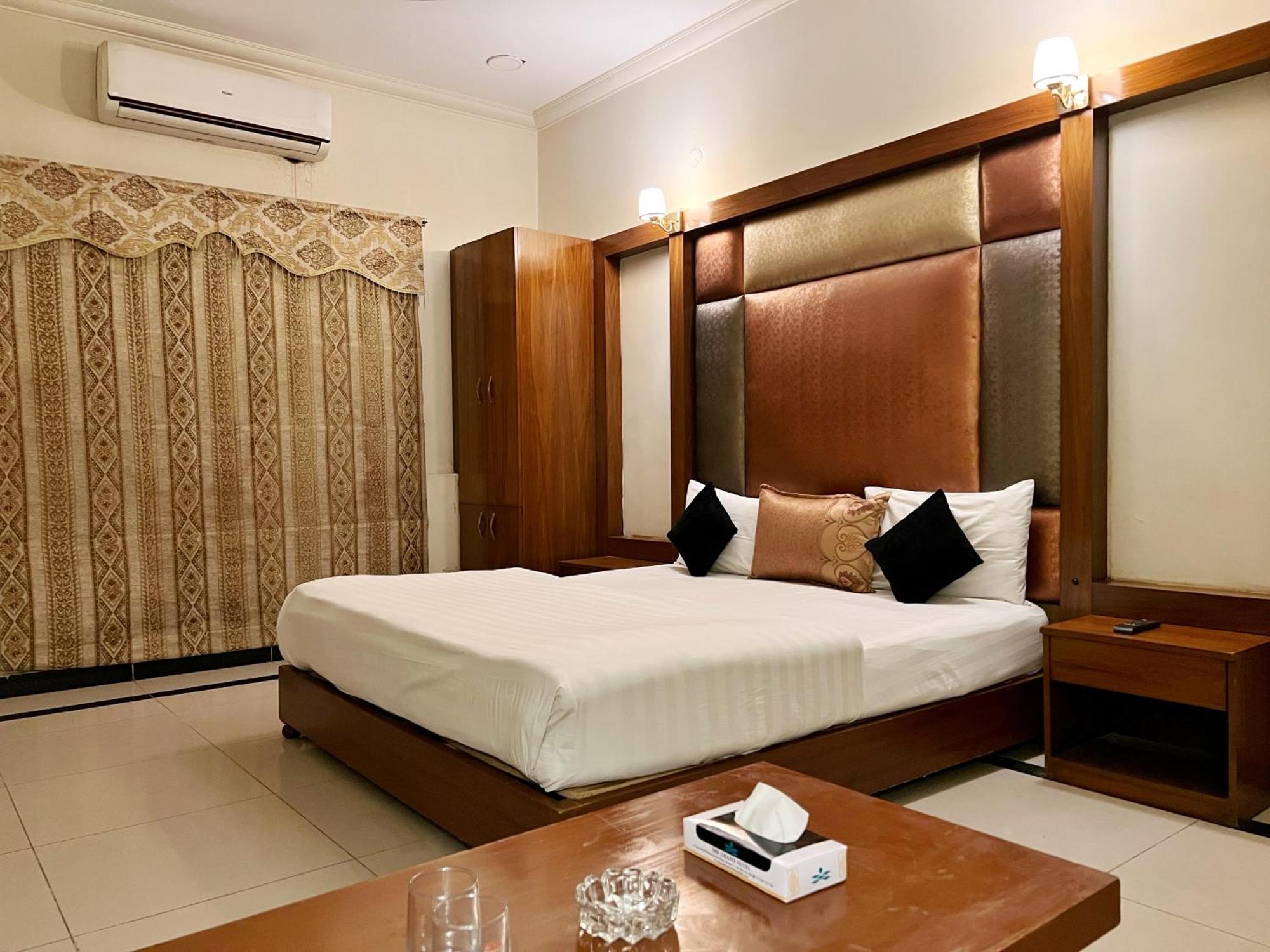 The Grand Hotel Multan Luaran gambar