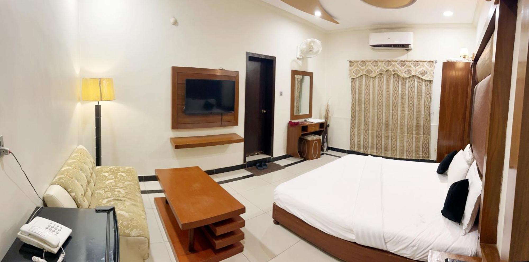 The Grand Hotel Multan Luaran gambar