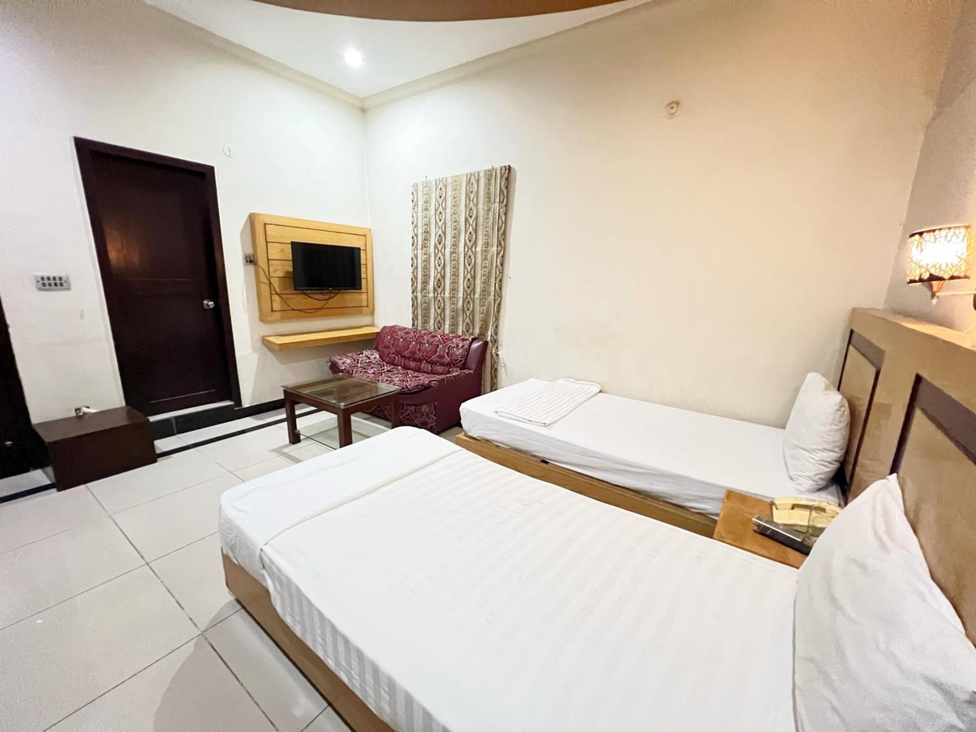The Grand Hotel Multan Luaran gambar