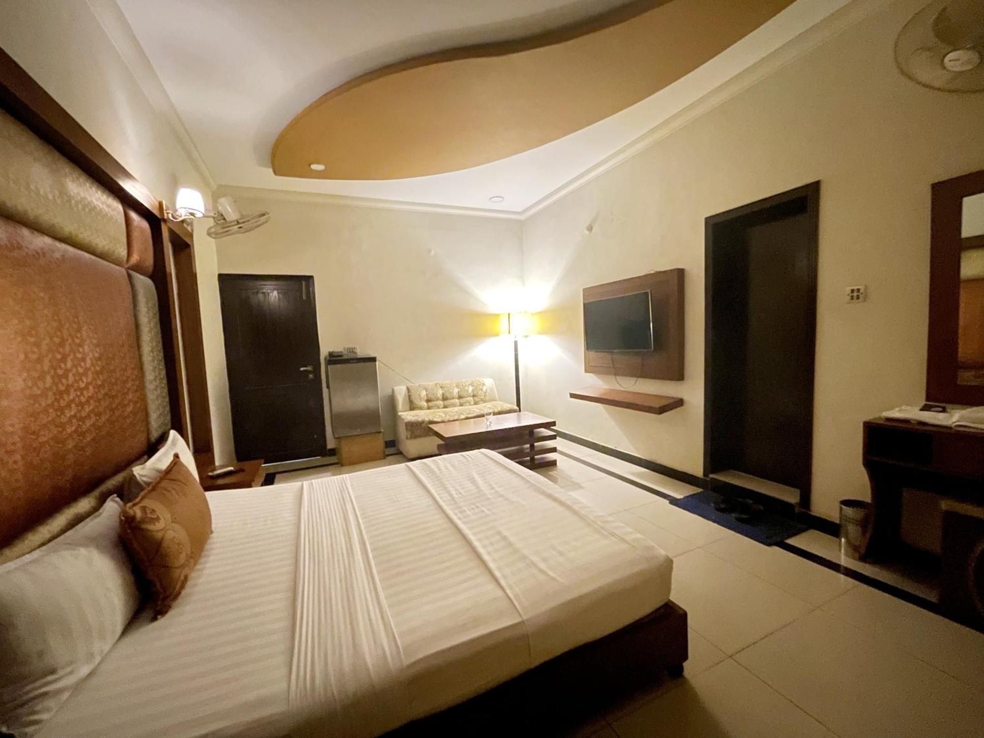 The Grand Hotel Multan Luaran gambar