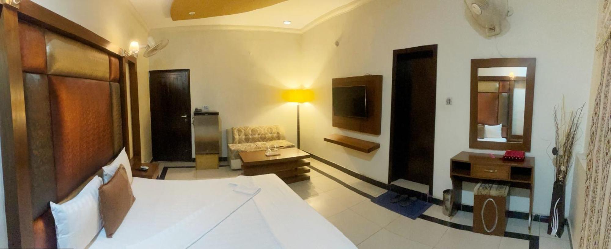 The Grand Hotel Multan Luaran gambar