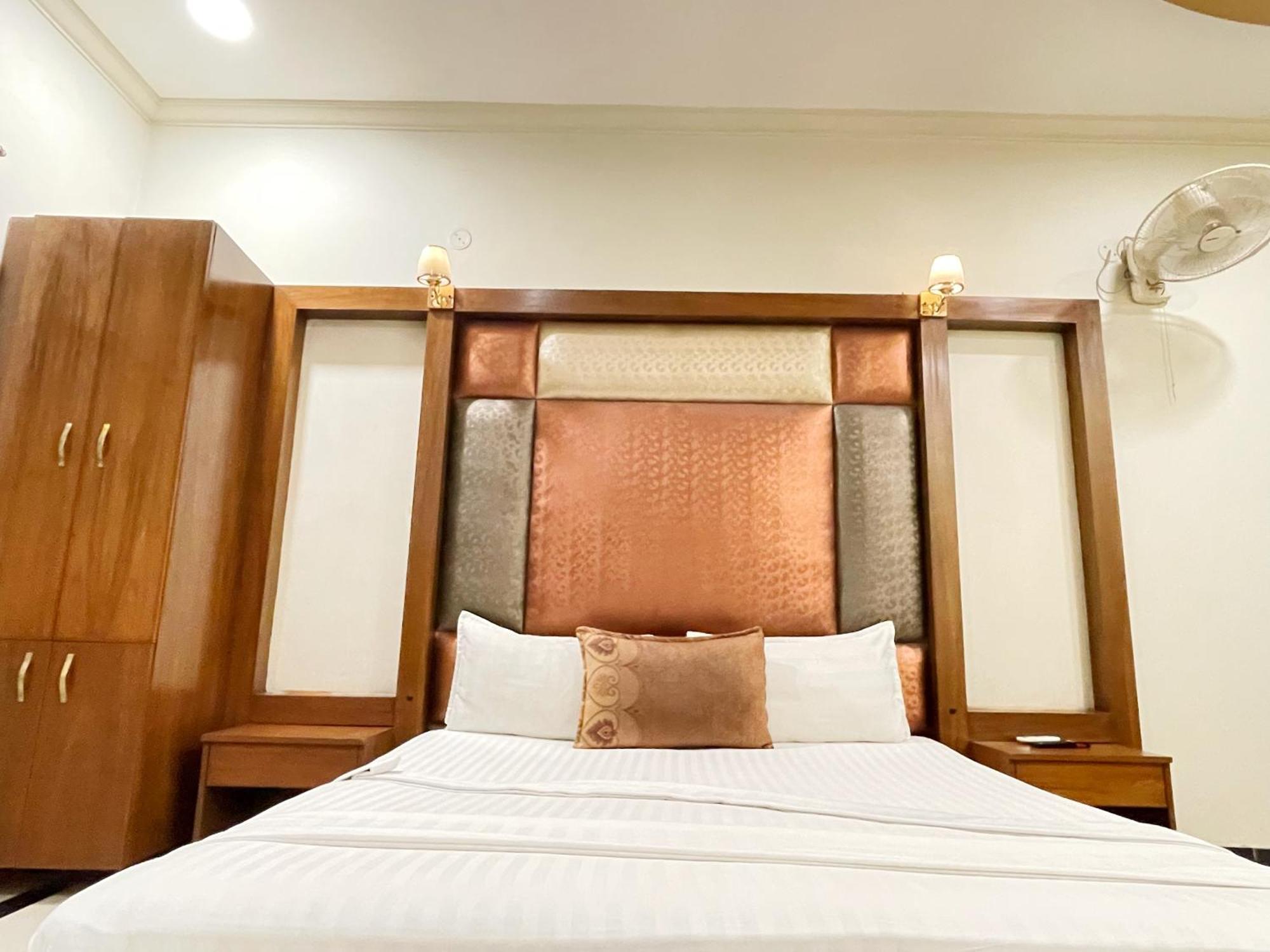 The Grand Hotel Multan Luaran gambar
