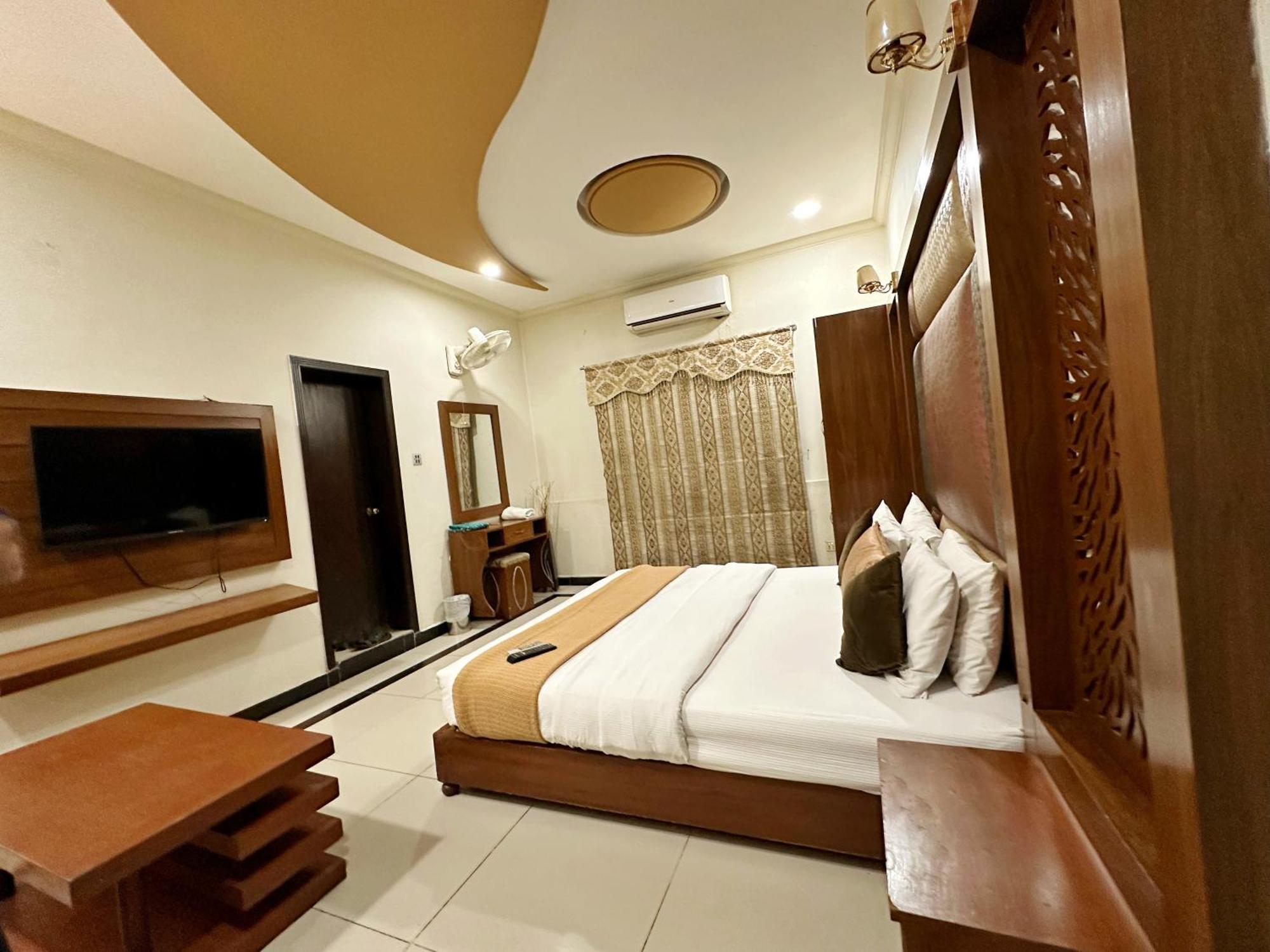 The Grand Hotel Multan Luaran gambar