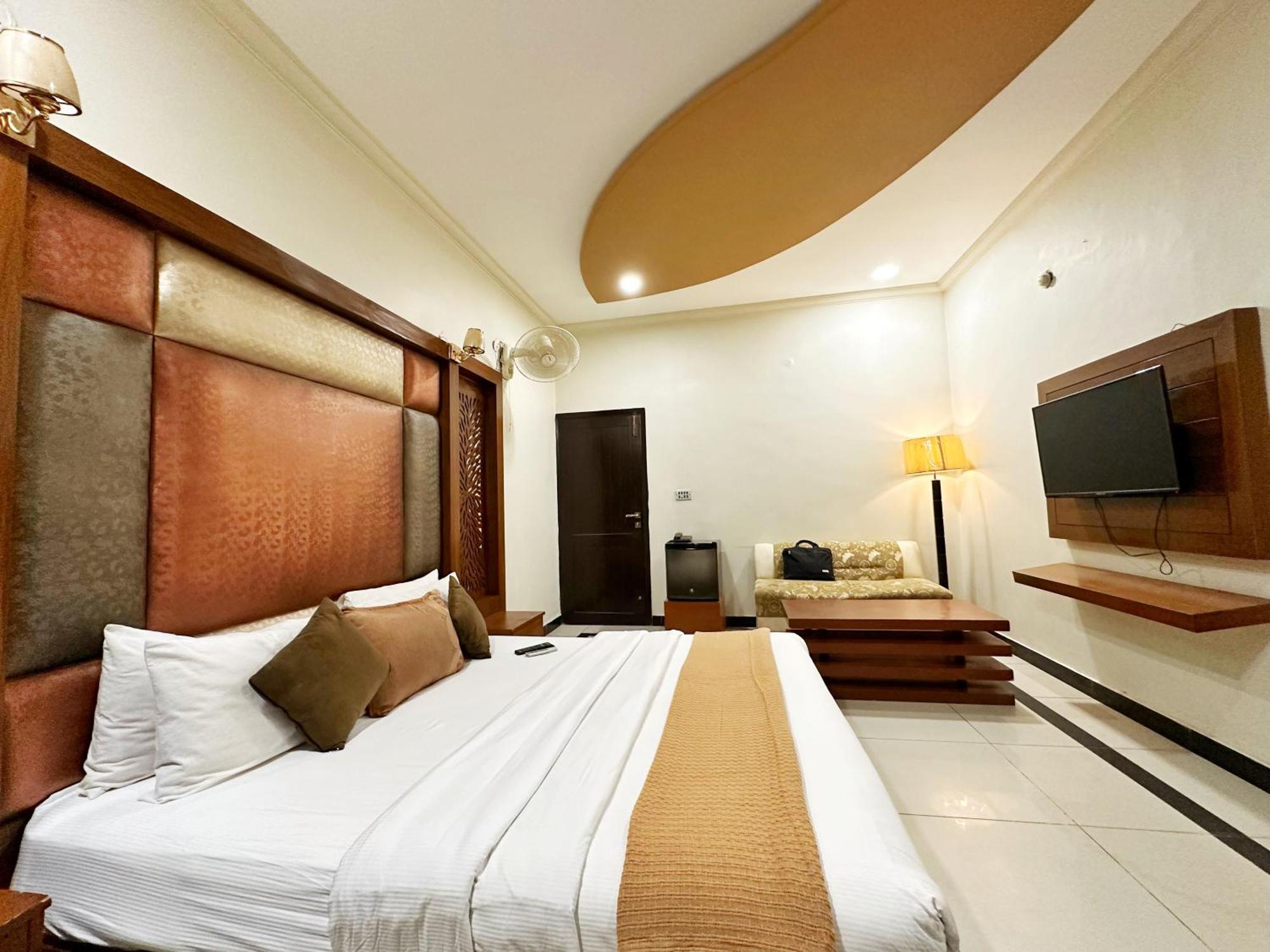 The Grand Hotel Multan Luaran gambar