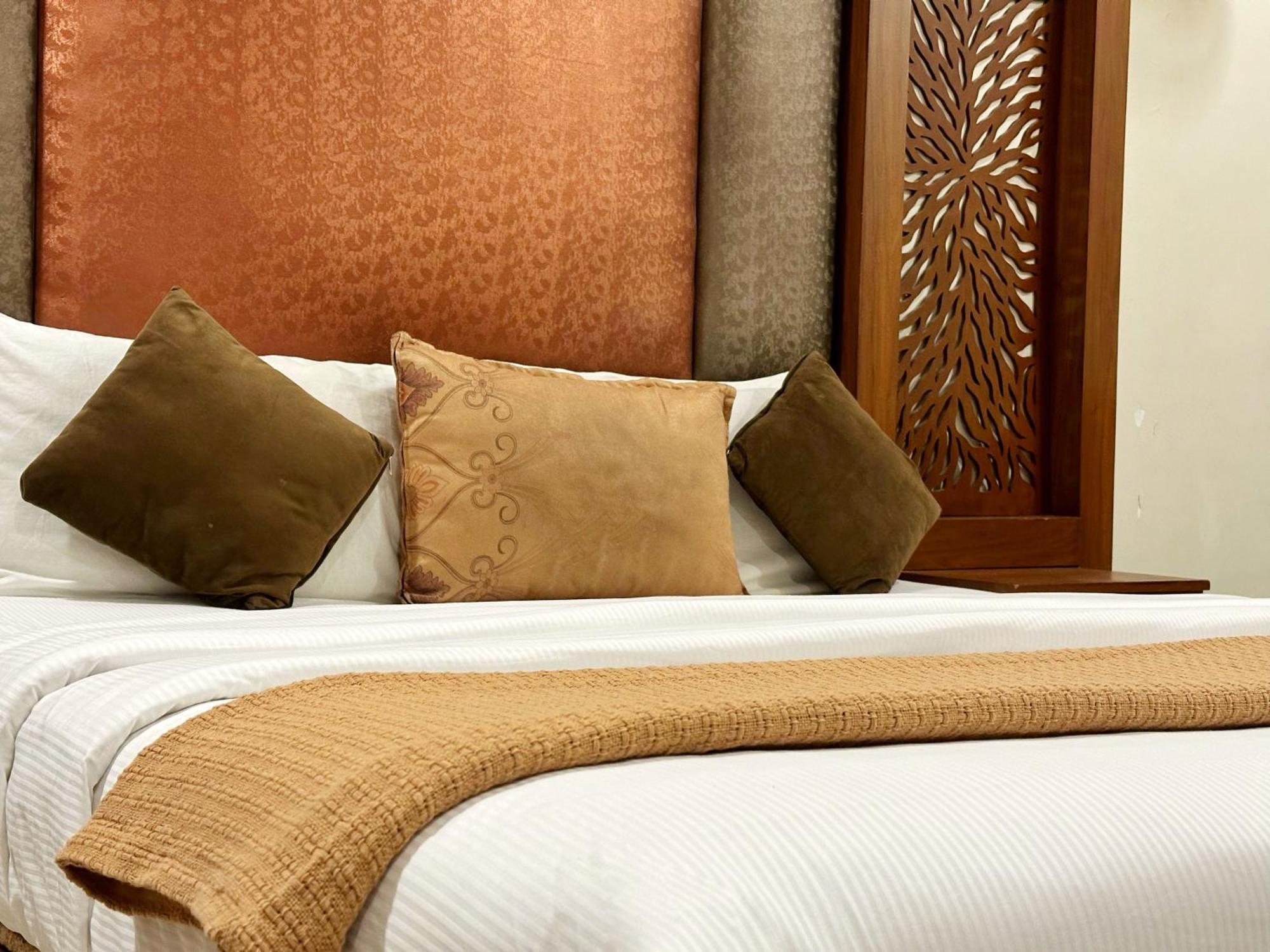 The Grand Hotel Multan Luaran gambar