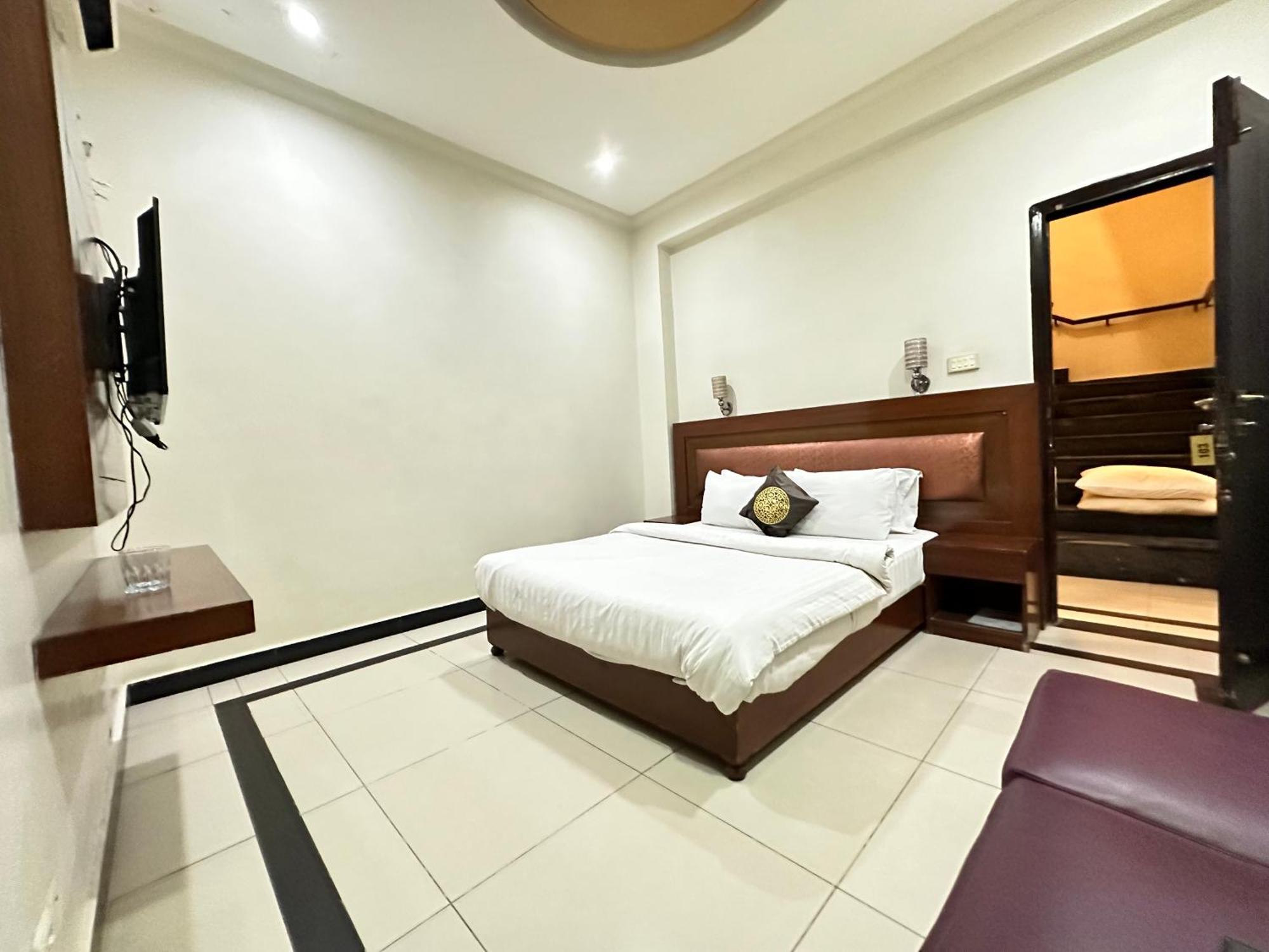 The Grand Hotel Multan Luaran gambar