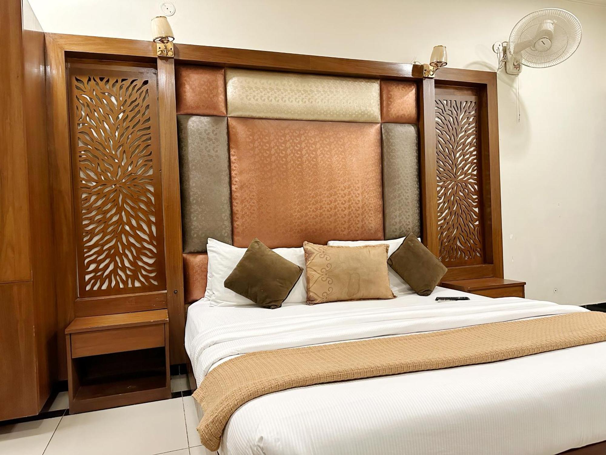 The Grand Hotel Multan Luaran gambar