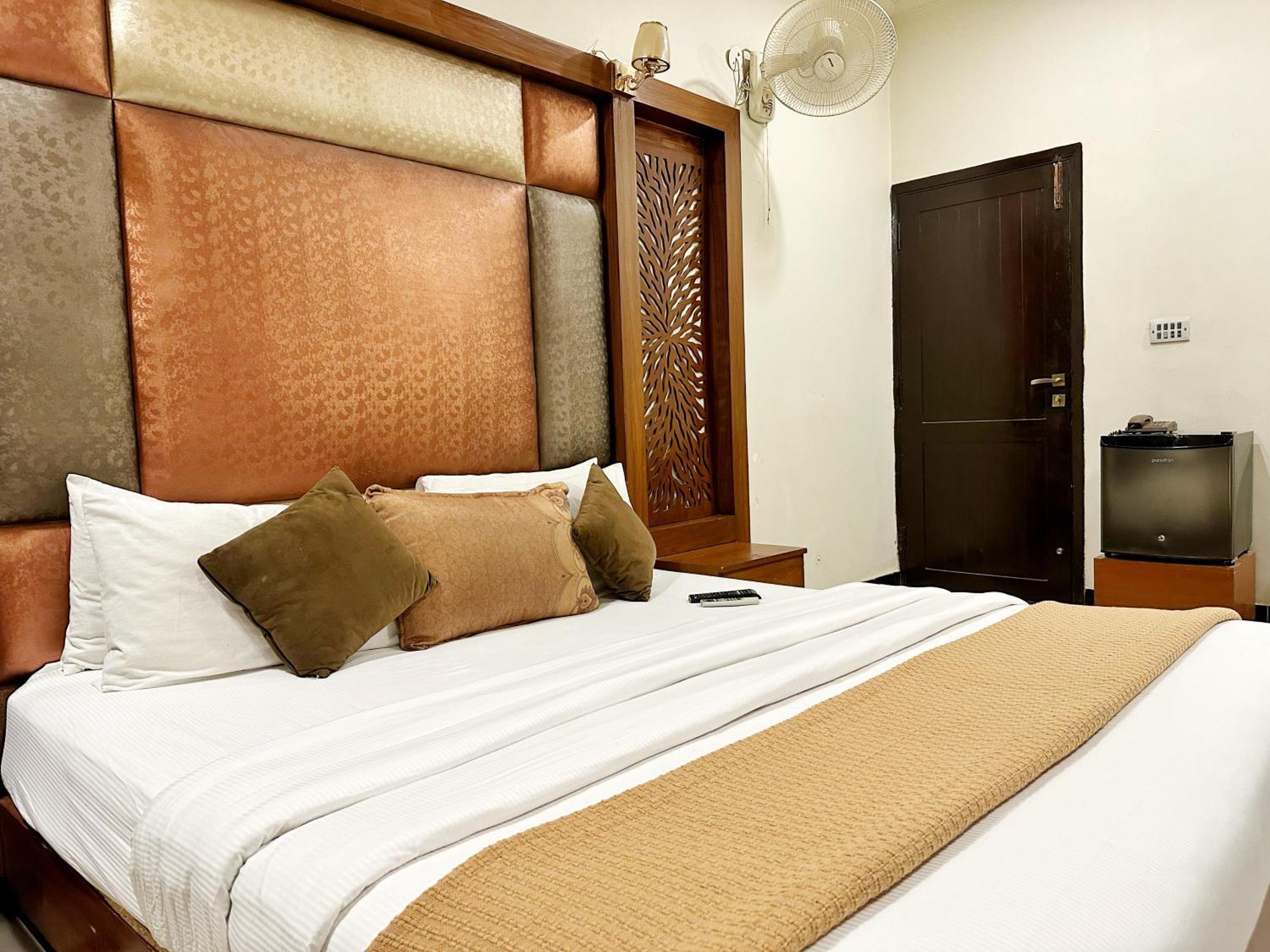 The Grand Hotel Multan Luaran gambar